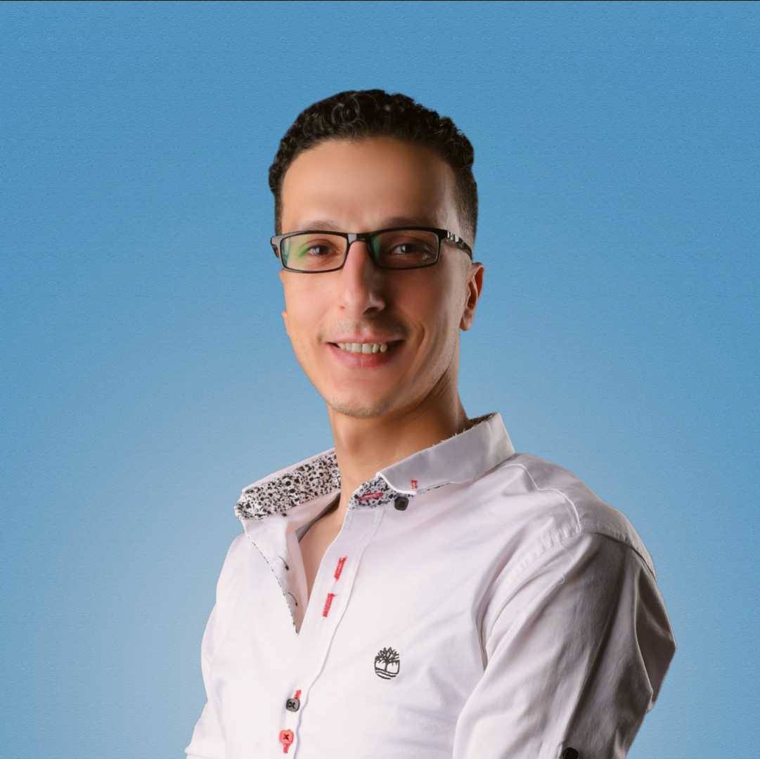 الأستاذ محمود منير